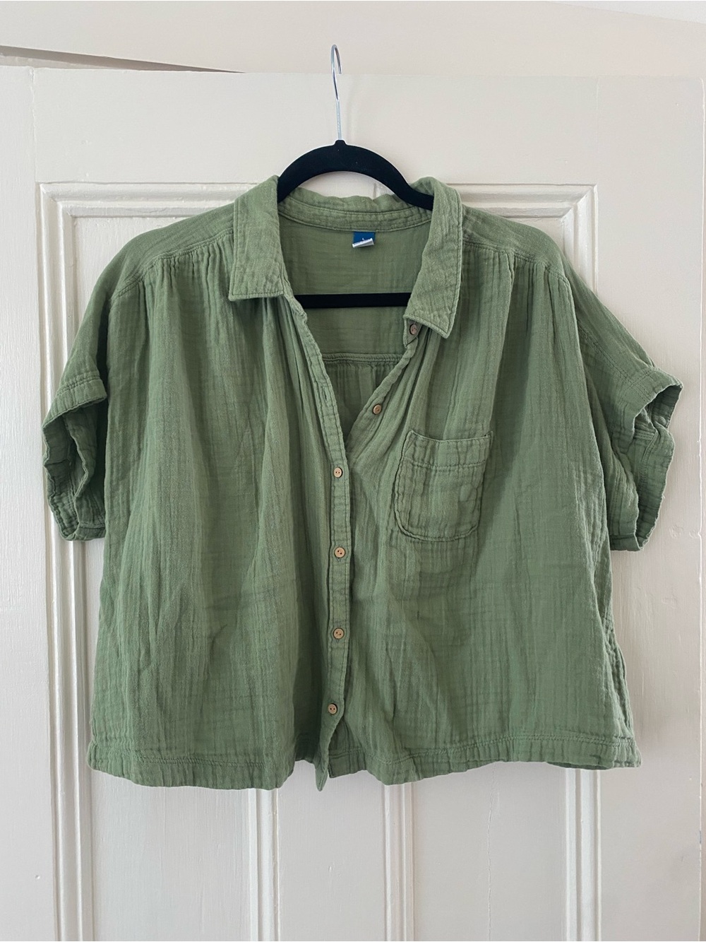 Old Navy Olive Green Short-Sleeve Button-Front Shirt - Picture 2 of 4